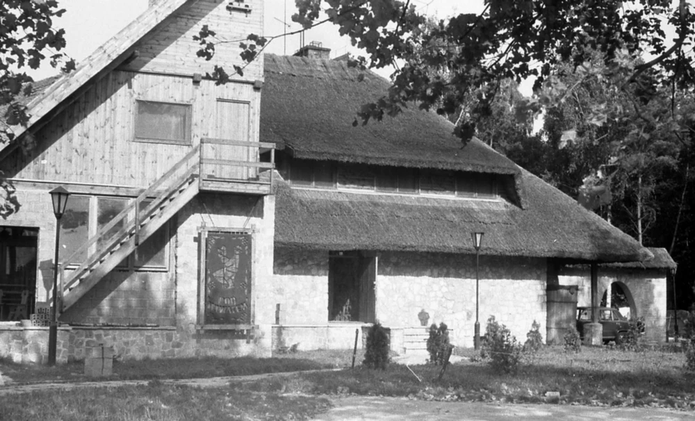 Archiwalne zdjęcie zajazdu